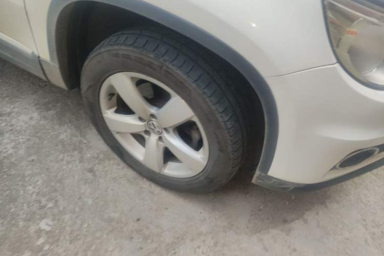 Used Volkswagen Tiguan 2010 1.8TSI Automatic All-Wheel-Drive Elite Edition Right Front Wheel Hub