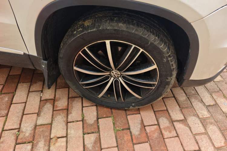 Used Volkswagen Tiguan 2010 1.8TSI Automatic All-Wheel-Drive Elite Edition Right Front Wheel Hub