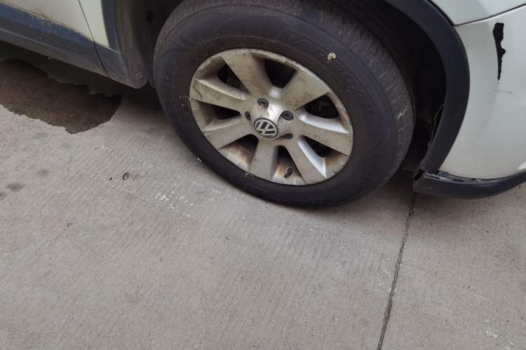 Used Volkswagen Tiguan 2010 1.8 TSI Manual Two-Wheel Drive Urban Edition Right Front Wheel Hub