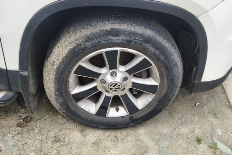 Used Volkswagen Tiguan 2010 1.8 TSI Automatic All-Wheel Drive Fashion Edition Right Front Wheel Hub