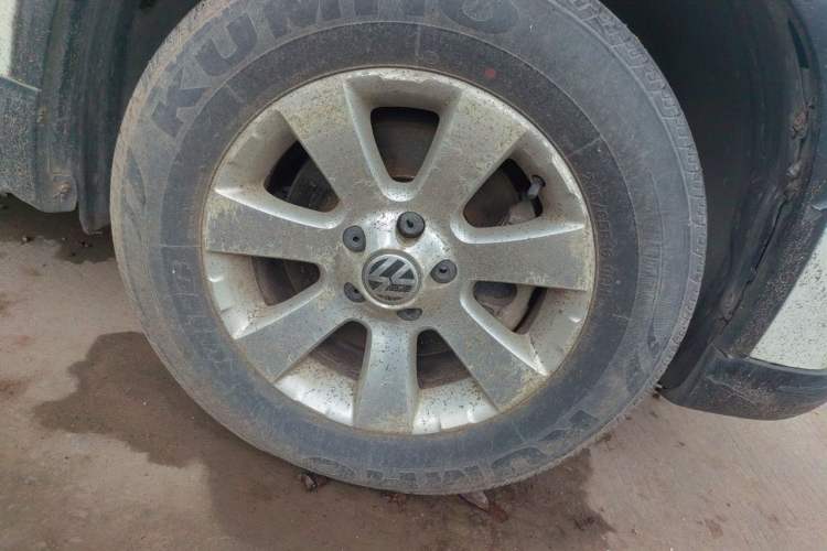 Used Volkswagen Tiguan 2010 1.8 TSI Manual Two-Wheel Drive Urban Edition Right Front Wheel Hub