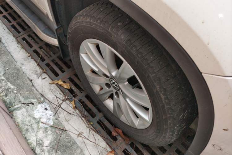 Used Volkswagen Tiguan 2010 2.0 TSI Automatic All-Wheel Drive Flagship Edition Right Front Wheel Hub