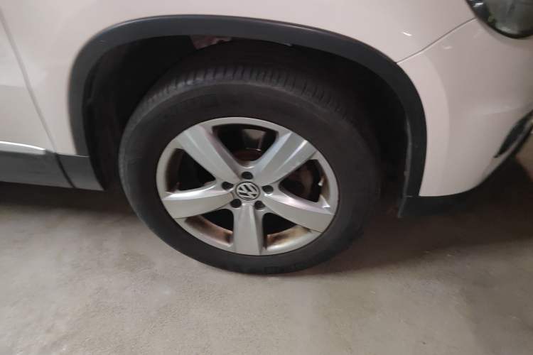 Used Volkswagen Tiguan 2010 1.8TSI Automatic All-Wheel-Drive Elite Edition Right Front Wheel Hub