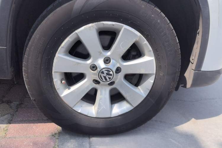 Used Volkswagen Tiguan 2010 1.8 TSI Automatic Two-Wheel Drive Trend Edition Right Front Wheel Hub