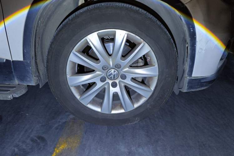 Used Volkswagen Tiguan 2010 2.0 TSI Automatic All-Wheel Drive Flagship Navigation Edition Right Front Wheel Hub