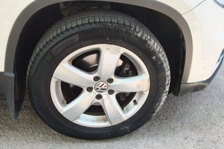 Used Volkswagen Tiguan 2010 1.8TSI Automatic All-Wheel-Drive Elite Edition Right Front Wheel Hub