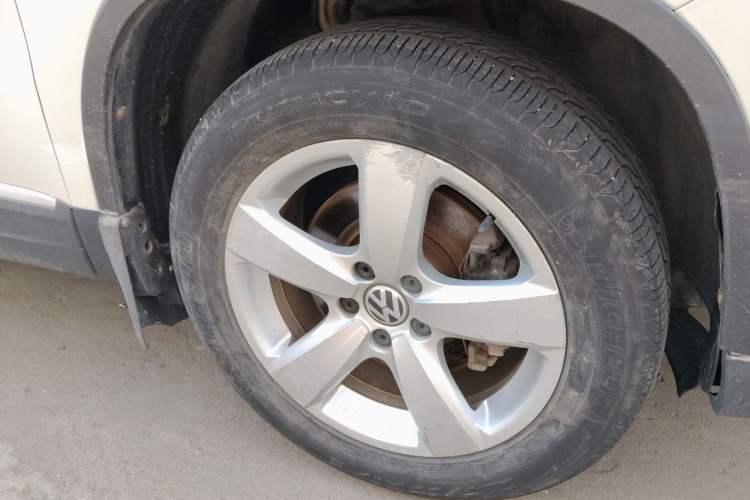 Used Volkswagen Tiguan 2010 1.8 TSI Automatic All-Wheel Drive Fashion Edition Right Front Wheel Hub