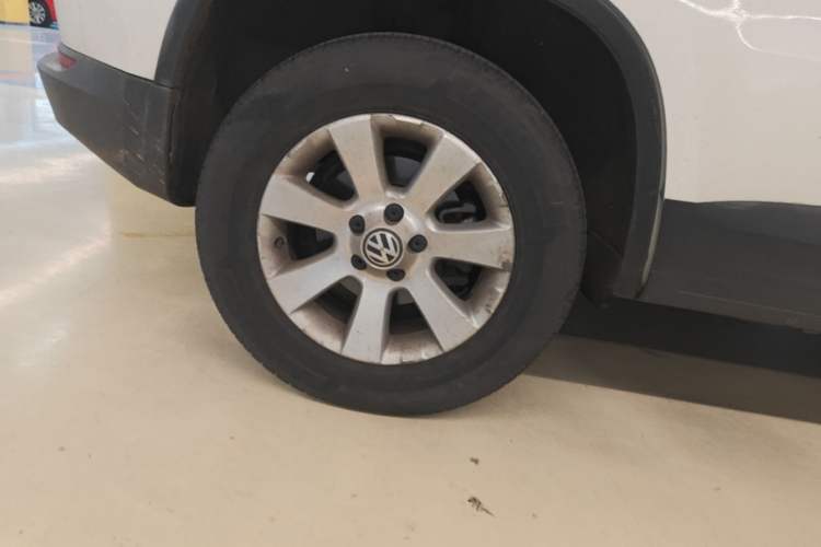Used Volkswagen Tiguan 2010 1.8 TSI Automatic All-Wheel Drive Fashion Edition Right Rear Wheel Hub