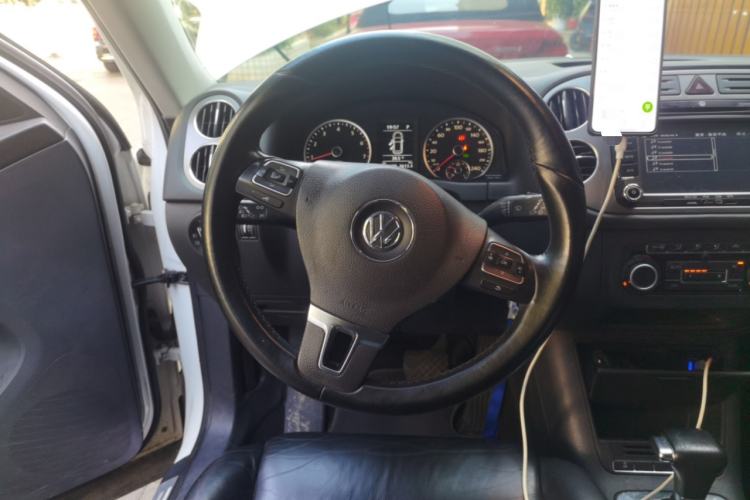 Used Volkswagen Tiguan 2010 1.8 TSI Automatic All-Wheel Drive Fashion Edition Steering Wheel