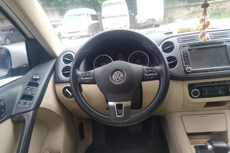 Used Volkswagen Tiguan 2010 1.8TSI Automatic All-Wheel-Drive Elite Edition Steering Wheel