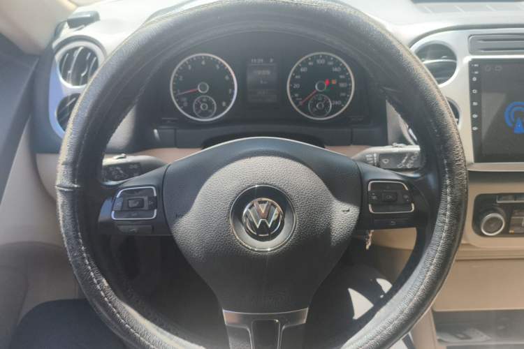 Used Volkswagen Tiguan 2010 2.0 TSI Automatic All-Wheel Drive Flagship Edition Steering Wheel