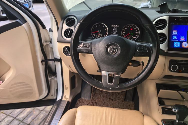 Used Volkswagen Tiguan 2010 1.8TSI Automatic All-Wheel-Drive Elite Edition Steering Wheel