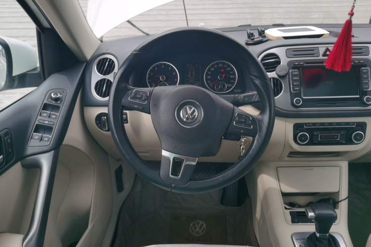 Used Volkswagen Tiguan 2010 2.0 TSI Automatic All-Wheel Drive Flagship Navigation Edition Steering Wheel