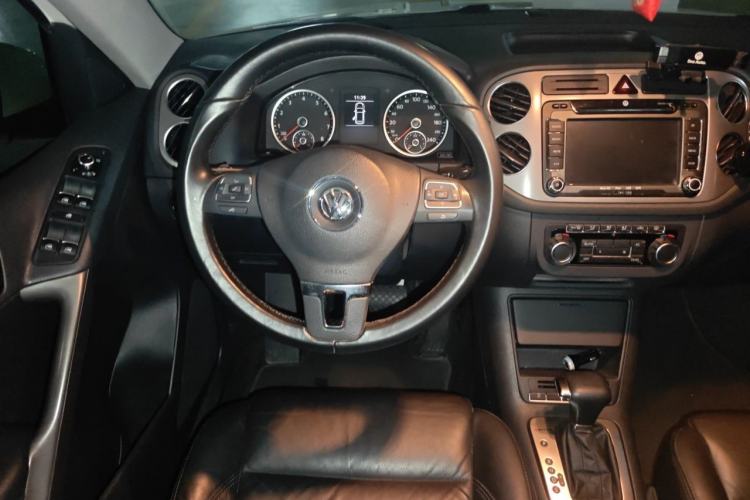 Used Volkswagen Tiguan 2010 2.0 TSI Automatic All-Wheel-Drive Elite Edition Steering Wheel
