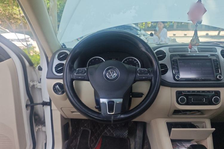 Used Volkswagen Tiguan 2010 1.8TSI Automatic All-Wheel-Drive Elite Edition Steering Wheel