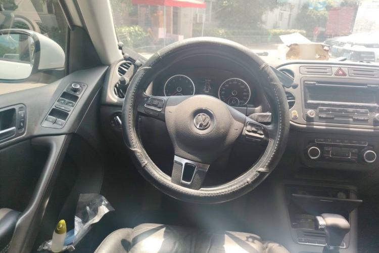 Used Volkswagen Tiguan 2010 1.8 TSI Automatic All-Wheel Drive Fashion Edition Steering Wheel