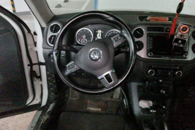 Used Volkswagen Tiguan 2010 2.0 TSI Automatic All-Wheel Drive Flagship Edition Steering Wheel