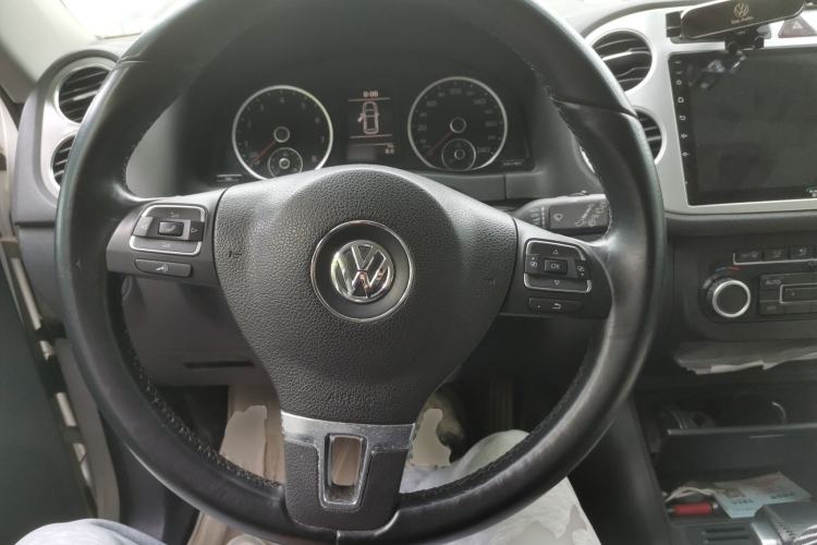 Used Volkswagen Tiguan 2010 2.0 TSI Automatic All-Wheel-Drive Elite Edition Steering Wheel