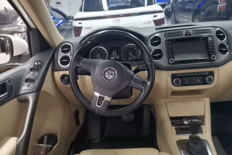 Used Volkswagen Tiguan 2010 2.0 TSI Automatic All-Wheel-Drive Elite Edition Steering Wheel
