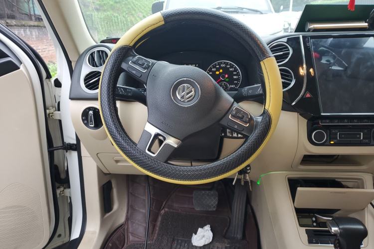 Used Volkswagen Tiguan 2010 2.0 TSI Automatic All-Wheel-Drive Elite Edition Steering Wheel