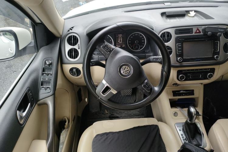 Used Volkswagen Tiguan 2010 2.0 TSI Automatic All-Wheel Drive Flagship Edition Steering Wheel