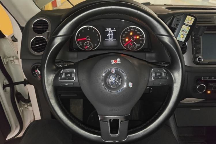 Used Volkswagen Tiguan 2010 1.8 TSI Automatic All-Wheel Drive Fashion Edition Steering Wheel