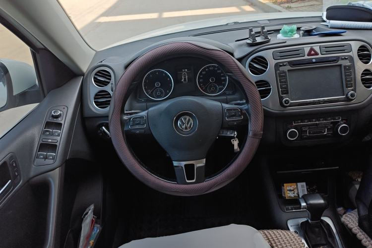 Used Volkswagen Tiguan 2010 2.0 TSI Automatic All-Wheel-Drive Elite Edition Steering Wheel