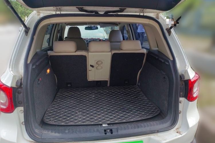 Used Volkswagen Tiguan 2010 1.8 TSI Manual Two-Wheel Drive Urban Edition Trunk
