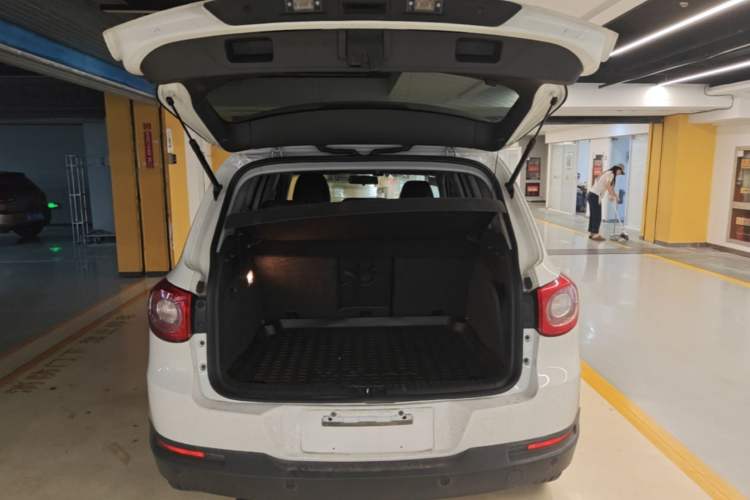 Used Volkswagen Tiguan 2010 1.8 TSI Automatic All-Wheel Drive Fashion Edition Trunk