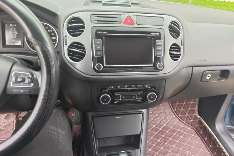 Used Volkswagen Tiguan 2011 2.0 TSI R-Line Audio And AC Panel