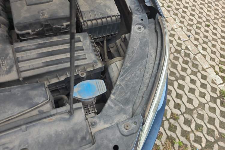 Used Volkswagen Tiguan 2011 2.0 TSI R-Line Engine Bay Left