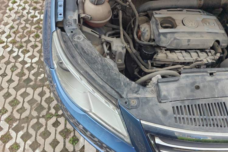 Used Volkswagen Tiguan 2011 2.0 TSI R-Line Engine Bay Right