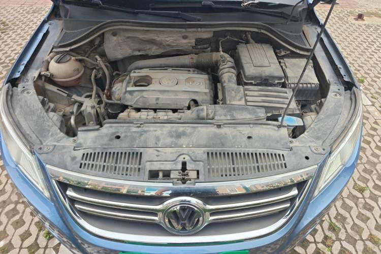 Used Volkswagen Tiguan 2011 2.0 TSI R-Line Engine Bay