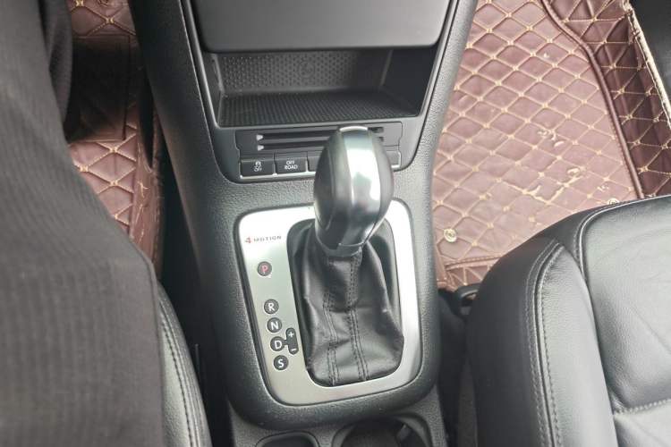 Used Volkswagen Tiguan 2011 2.0 TSI R-Line Gear Lever