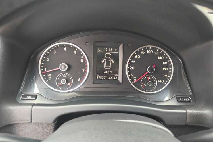 Used Volkswagen Tiguan 2011 2.0 TSI R-Line Instrument Cluster