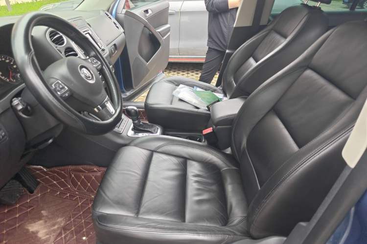 Used Volkswagen Tiguan 2011 2.0 TSI R-Line Left Front Seat