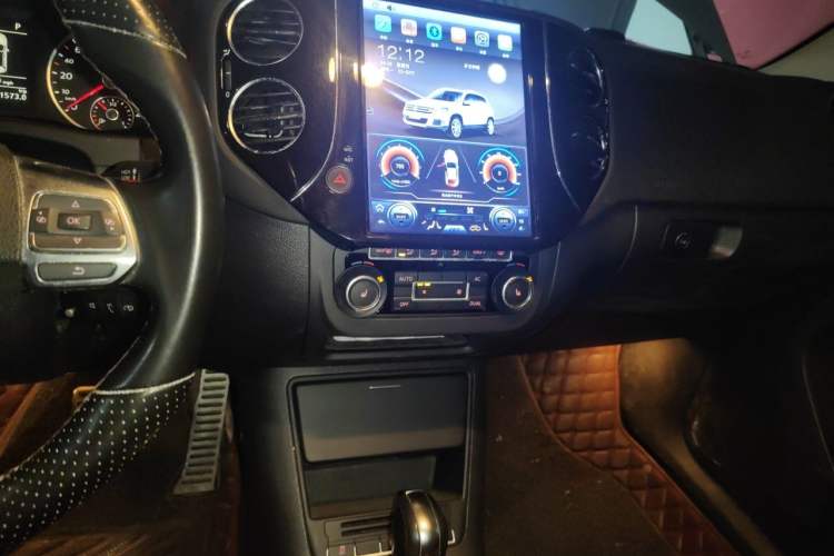 Used Volkswagen Tiguan 2011 2.0 TSI R-Line Audio And AC Panel