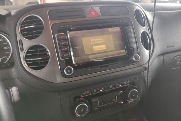 Used Volkswagen Tiguan 2011 2.0 TSI R-Line Audio And AC Panel