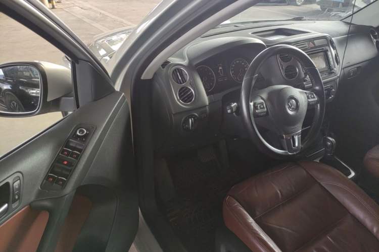 Used Volkswagen Tiguan 2011 2.0 TSI R-Line Driver Seat