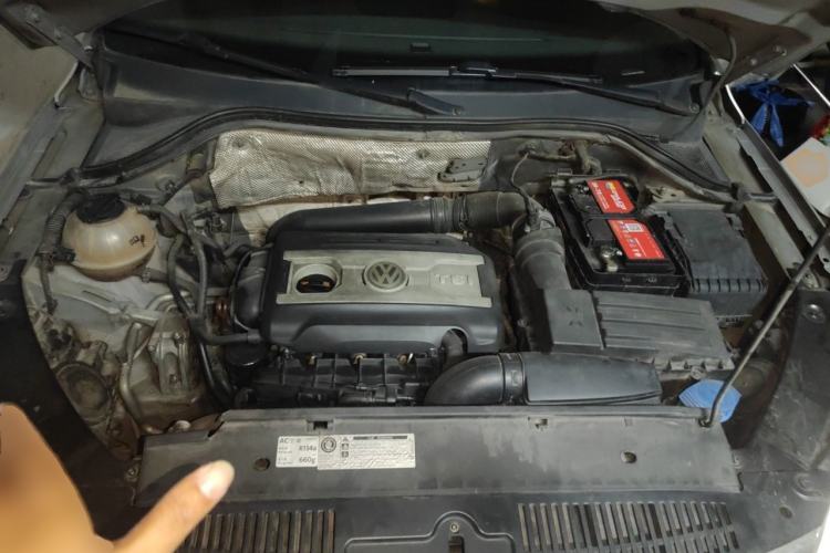 Used Volkswagen Tiguan 2011 2.0 TSI R-Line Engine Bay