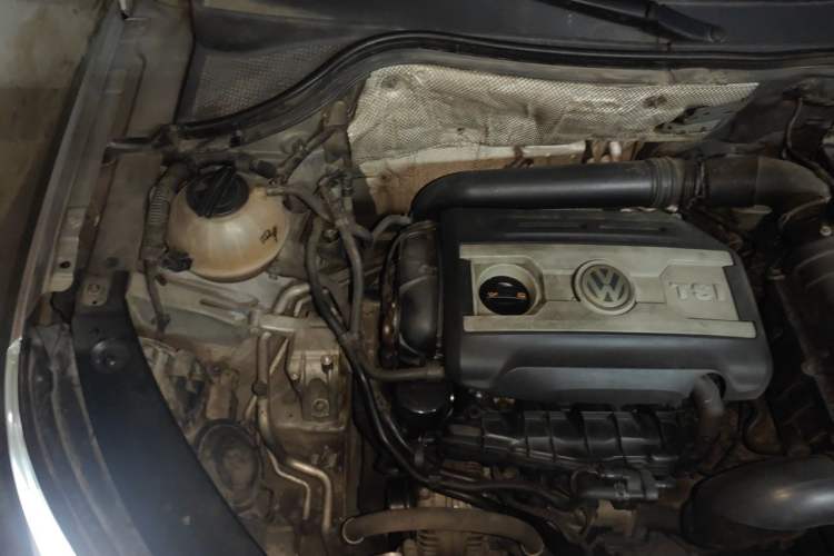 Used Volkswagen Tiguan 2011 2.0 TSI R-Line Engine Bay Right