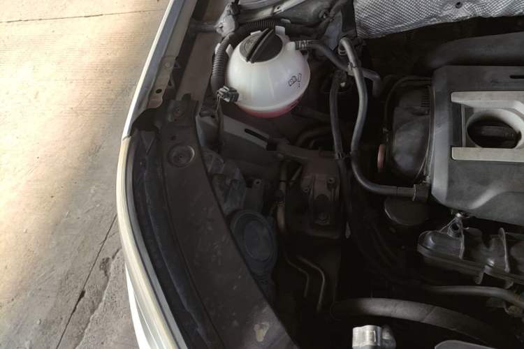 Used Volkswagen Tiguan 2011 2.0 TSI R-Line Engine Bay Right