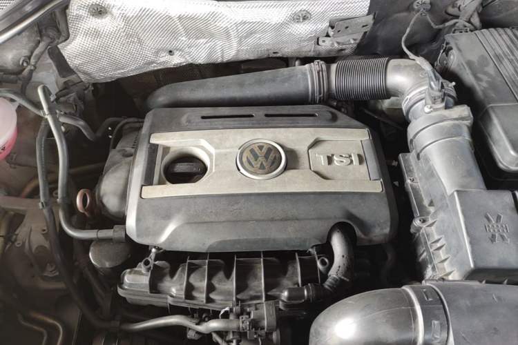 Used Volkswagen Tiguan 2011 2.0 TSI R-Line Engine Bay