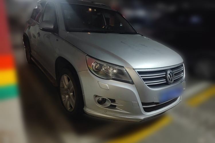 Used Volkswagen Tiguan 2011 2.0 TSI R-Line Front Right 45 Deg