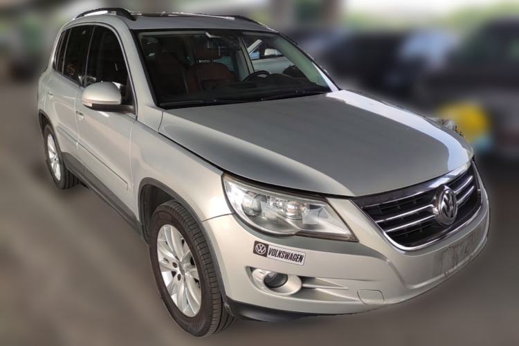 Used Volkswagen Tiguan 2011 2.0 TSI R-Line Front Right 45 Deg