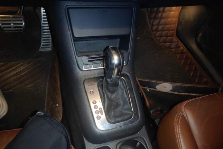 Used Volkswagen Tiguan 2011 2.0 TSI R-Line Gear Lever