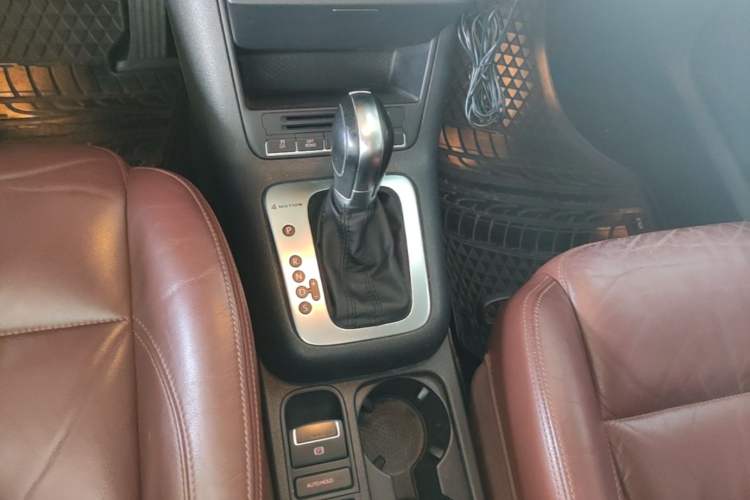 Used Volkswagen Tiguan 2011 2.0 TSI R-Line Gear Lever