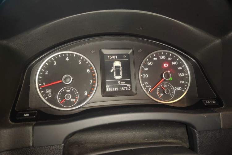 Used Volkswagen Tiguan 2011 2.0 TSI R-Line Instrument Cluster