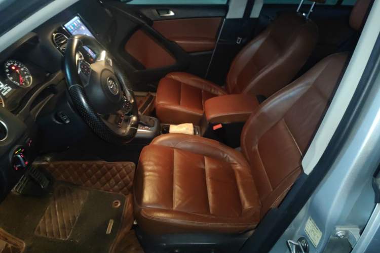 Used Volkswagen Tiguan 2011 2.0 TSI R-Line Left Front Seat