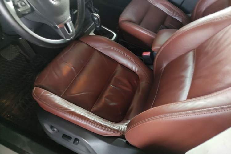 Used Volkswagen Tiguan 2011 2.0 TSI R-Line Left Front Seat